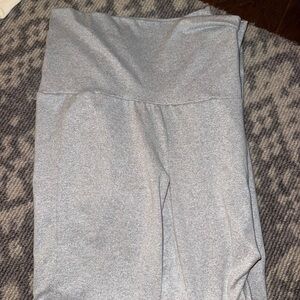 Cute gray fold-over flared leggings 🤍 SIZE M